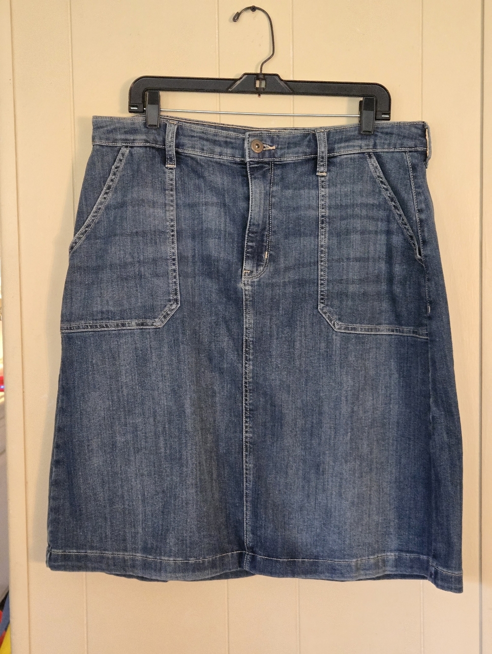 00's St. John's Bay Demin Skirt Petite Pockets Knee Length Slit in Front 16P